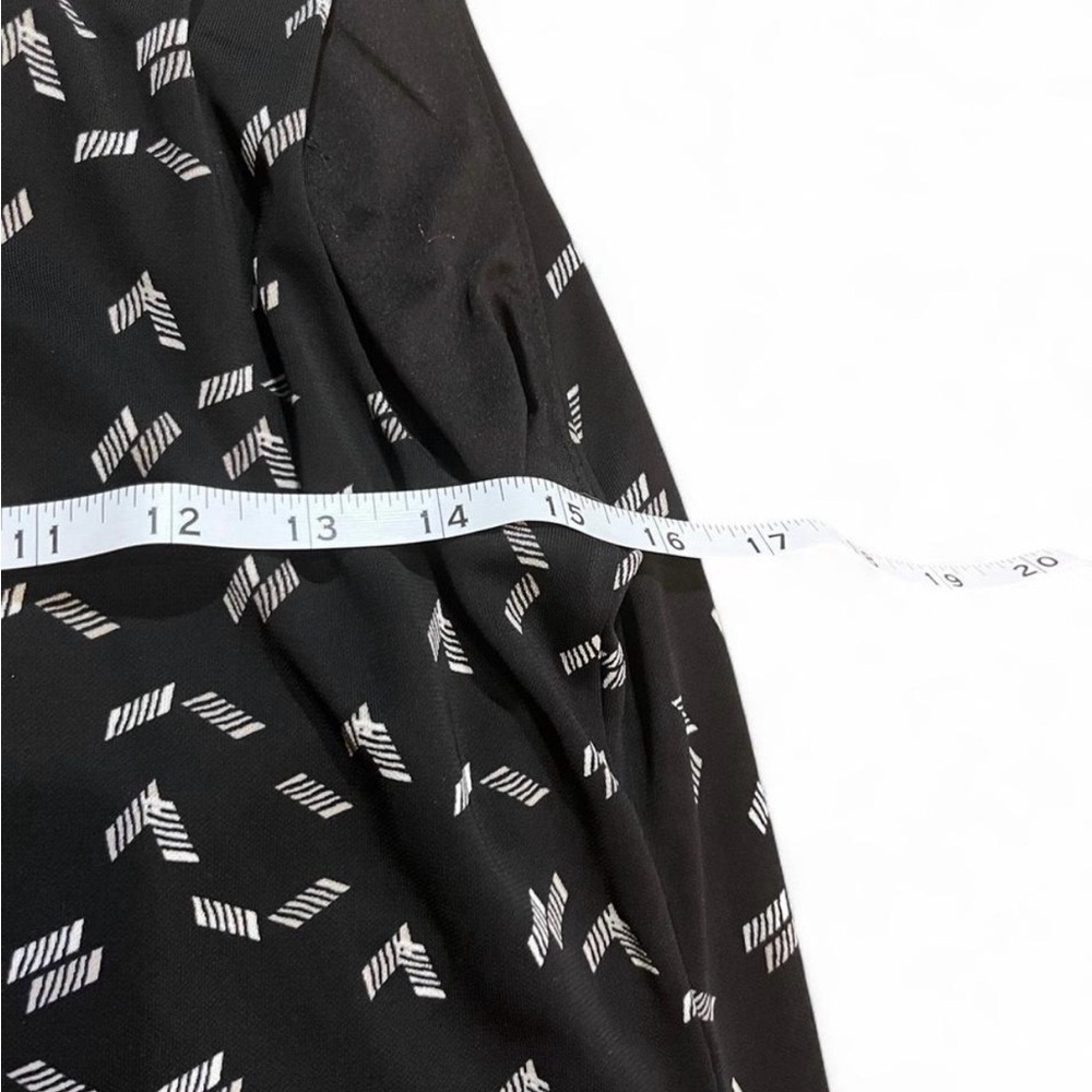 White House Black Market Black and White Geometric Blouse Goth Grunge Feminine - Picture 7 of 8